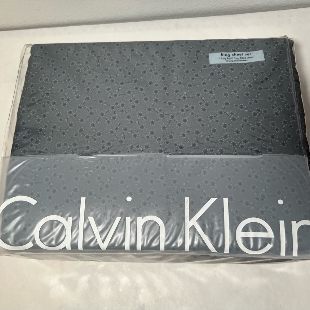 Calvin Klein King Sheet Set‎ Twilight Blossom